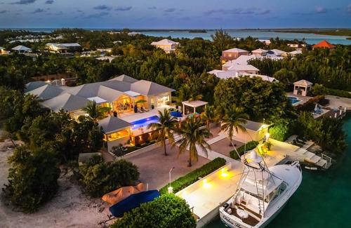 Leeward Settlement House | 344 m² House ∙ 4 bedrooms ∙ 8 guests