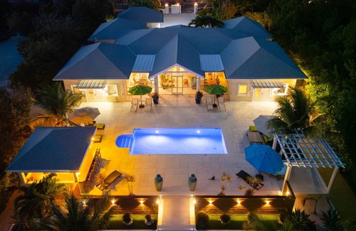 Leeward Settlement House | 344 m² House ∙ 4 bedrooms ∙ 8 guests