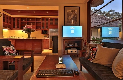 Jimbaran Bay Villa | 3BR Luxury Villa Located In Jimbaran! 8Min Walk To The Beach! W/Priv Swim Pool!