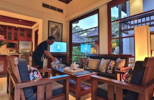 Jimbaran Bay Villa | 3BR Luxury Villa Located In Jimbaran! 8Min Walk To The Beach! W/Priv Swim Pool!