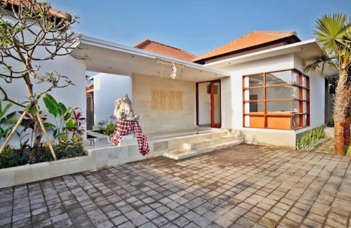 Kerobokan Villa | 4 Bedroom Private Pool Villa, Include Breakfast
