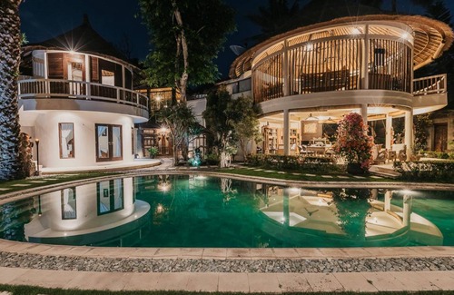 Candi Dasa Resort | 444 m² Resort ∙ 9 bedrooms ∙ 26 guests