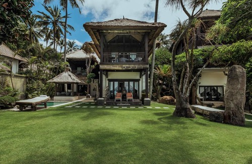 Candi Dasa Resort | 444 m² Resort ∙ 9 bedrooms ∙ 26 guests