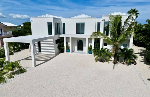 Leeward Settlement House | 446 m² House ∙ 5 bedrooms ∙ 10 guests