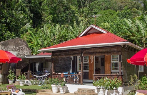 Mahe Island Ski Chalet | 45 m² Chalet ∙ 2 bedrooms ∙ 4 guests
