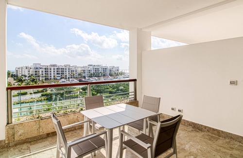 Playa Mujeres Apartment | 4th-Floor Resort Studio with Outdoor Pools, Pool Spas, Tennis, Gym, & Balcony