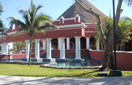 Villa Juarez Apartment | 5 star private resort in exclusive BEACHFRONT secluded location
