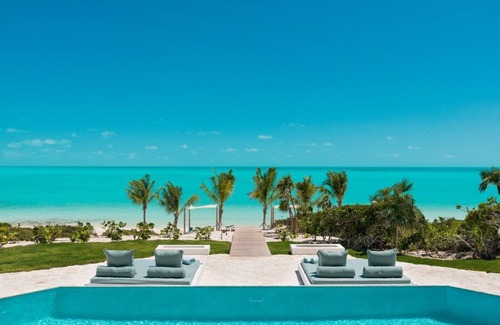 Long Bay Villa | 8 Bedroom Luxury Beachfront Villa in Turks & Caicos - Incredible Location