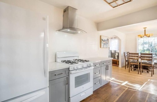 Eastside Santa Cruz House | Amazing Gardens 5min to beach in 3bdr house