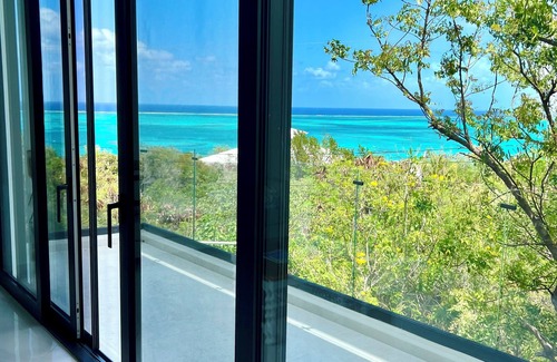 Middle Caicos Villa | Aqualara Villa Luxury Island Retreat w/Rooftop Lounge Pool