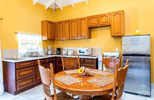 Ocean Point House | Beach Cottage with Amazing Chalk Sound Views!