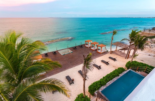 Isla Blanca Villa | Beach Front Villa, pool, mainland accessible by car.