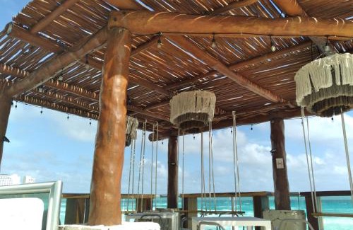 Punta Cancun Apartment | Beachfront 1 bedroom condo in club zone