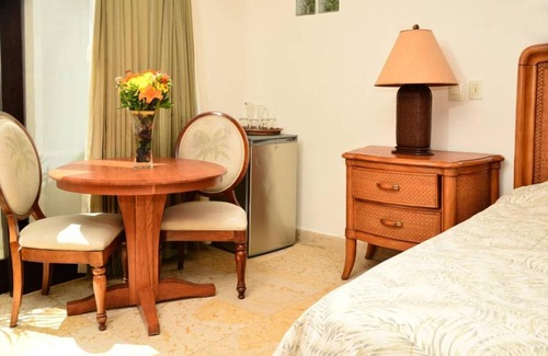 Downtown Apartment | Blue Palms Suites, Pool Onsite, Steps to the Beach & 5th Ave