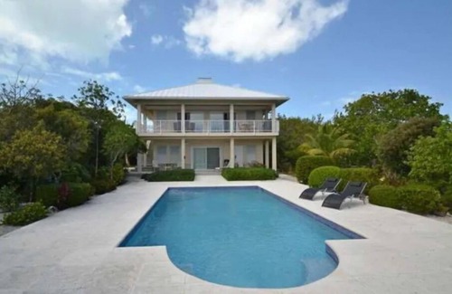 Providenciales Apartment | Breezy, eco-friendly, with pool and lagoon view