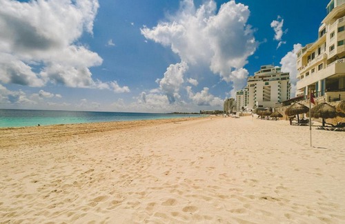 Zona Hotelera Apartment | Cancun Plaza Condo Ocean front