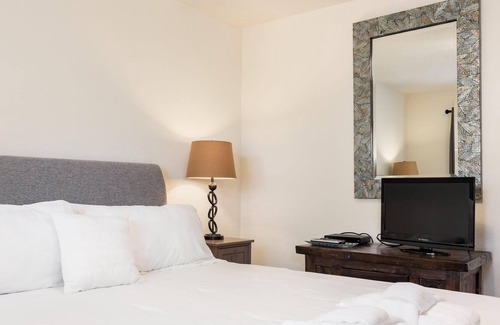 Capitola Apartment | Capitola Sands - Decorated for Christmas!