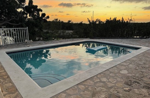 Discovery Bay House | Charming 2-bedroom bungalow in fabulous Providenciales with AC