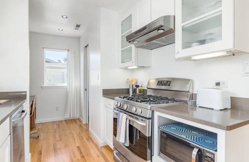 Eastside Santa Cruz House | Charming 2 Bedroom Home - 5 min from beach!