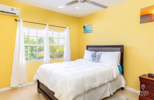 Ocean Point House | Charming Guest House near Chalk Sound and the Beach