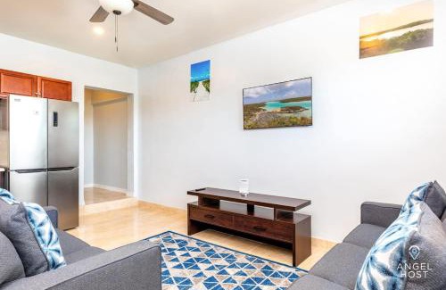 Ocean Point House | Charming Guest House near Chalk Sound and the Beach