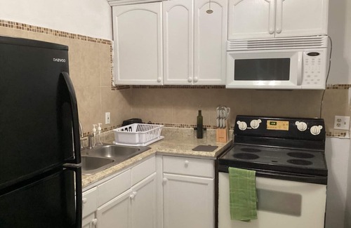 Cockburn Town Condo | Colwins #3 Family/Group w/Movie Room Sleeps 6