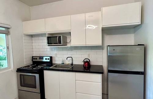 Venetian Road Settlement Apartment | Cozy studio with AC and WiFi in soothing Venetian Road Settlement
