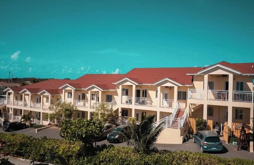 Venetian Road Settlement Apartment | Cozy studio with AC and WiFi in soothing Venetian Road Settlement