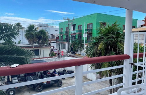Isla Mujeres Apartment | Cozy studio for 2. Private balcony, A/C, WiFi, TV. Dowtown | Punta Norte Isla Mujeres