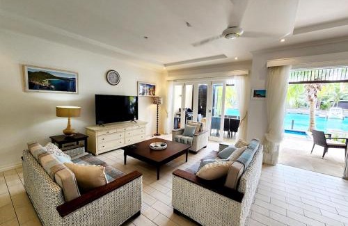 Eden Island House | Eden Island House - Onyx