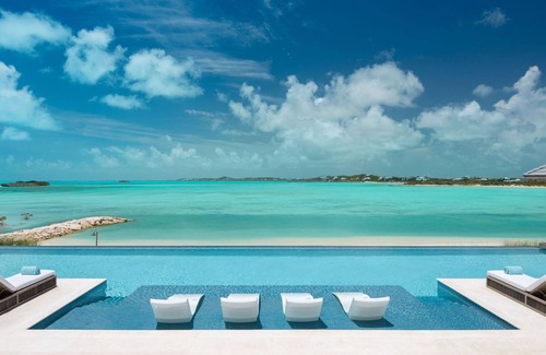 Juba Sound Villa | Emerald Bay - Sleek, Chic Island Living with Unmissable Ocean Vistas