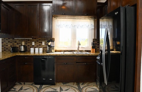 Discovery Bay House | Family friendly, centrally located, Water front property