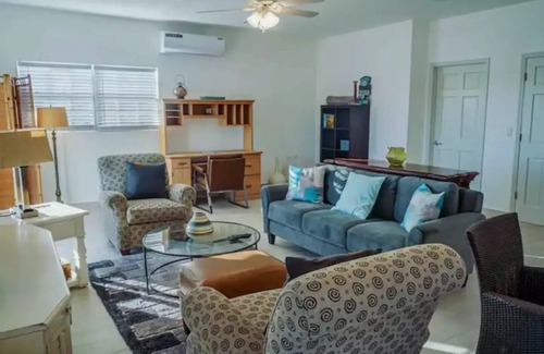 Venetian Road Settlement House | Flamingo waterfront home