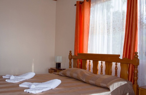 Mare Anglaise Bed & Breakfast | Josies Cottage double room with breakfast on Beau Vallon, ocean view