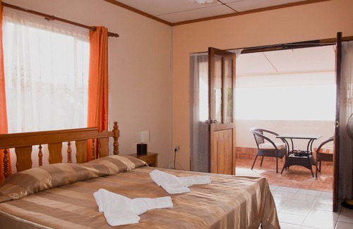 Mare Anglaise Bed & Breakfast | Josies Cottage double room with breakfast on Beau Vallon, ocean view
