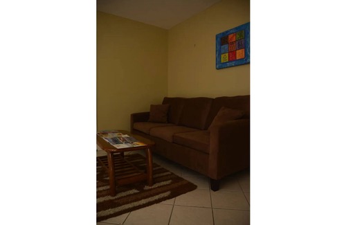 Leeward Settlement House | Kenai’s Place- A Deluxe Master Suite Just 2mins away from Grace Bay Beach