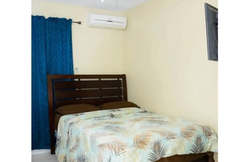 Leeward Settlement House | Kenai’s Place - A One Bedroom Suite just 2 mins away from Grace Bay Beach