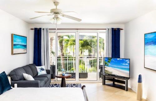 The Bight Apartment | La Vista Azul - Lovely Spacious Condo close to Grace Bay - Free Wi-Fi