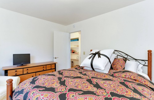 Eastside Santa Cruz Apartment | Lakeside Retreat