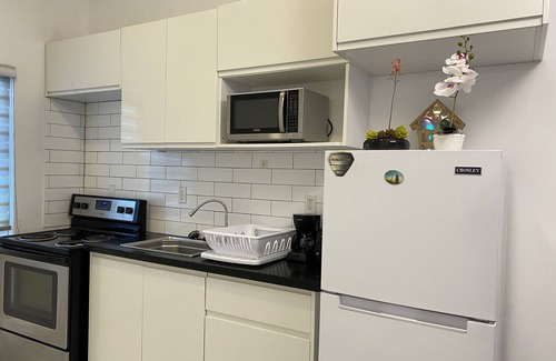 Venetian Road Settlement Apartment | Lovely 2-bedrooms in Venetian Road
