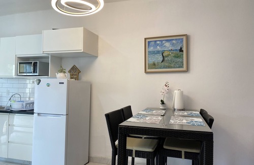 Venetian Road Settlement Apartment | Lovely 2-bedrooms in Venetian Road