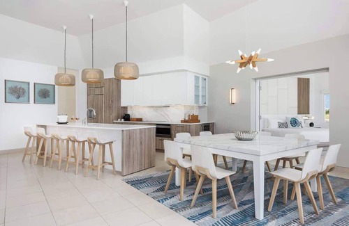 The Bight Apartment | Luxe Oceanfront Penthouse | Hot Tub, Daily Cabana
