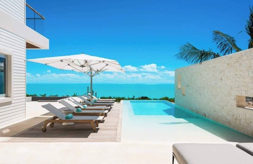 Providenciales Villa | Luxurious Oceanfront Villa | Infinity Pool, Plunge