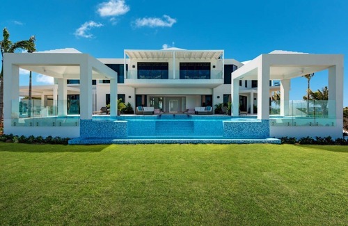 Long Bay Hills Villa | Luxurious 11 bedroom beach villa on Long Bay Beach
