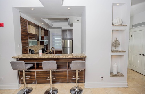 Leeward Settlement Condo | Luxury 4 BED/4 BATH Two-Storey Ocean View Penthouse