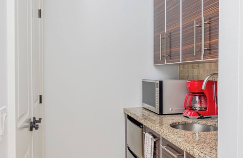 Leeward Settlement Condo | Luxury 4 BED/4 BATH Two-Storey Ocean View Penthouse