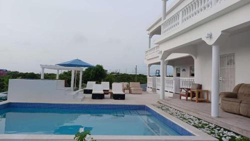 Wheeland Settlement Villa | New condo with sea view 1