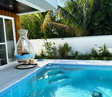 Leeward Settlement Bed & Breakfast | Ocean Pearl - Cozy Comfort Room with pool Nearby Sunset beach