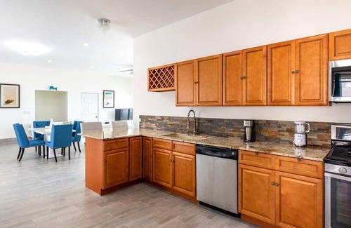 Venetian Road Settlement Villa | Oceanfront Villa with pool,WIFI & equipped kitchen