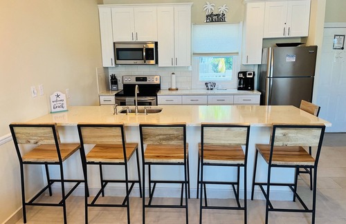 Wheeland Settlement Condo | Paradise Point Ocean and Pool View 2 king beds
